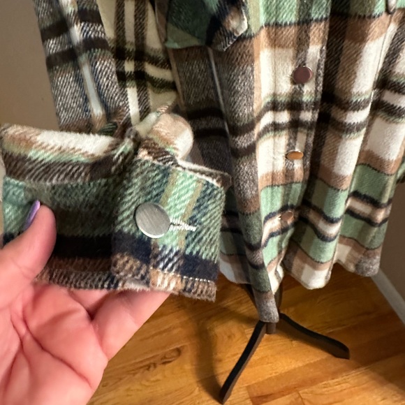 Flannel long sleeves shirt 2x. - Picture 3 of 9
